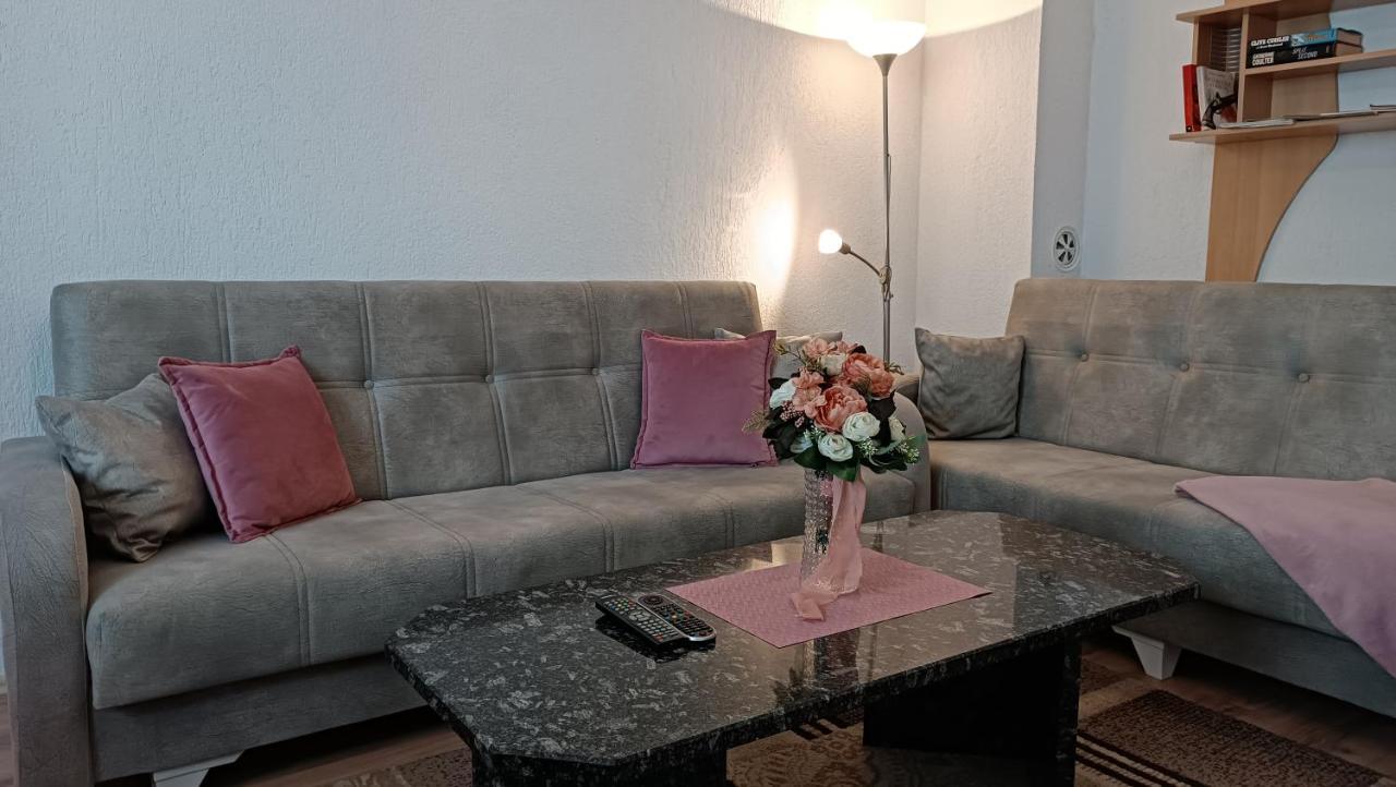 City Park Apartments Приштина Экстерьер фото